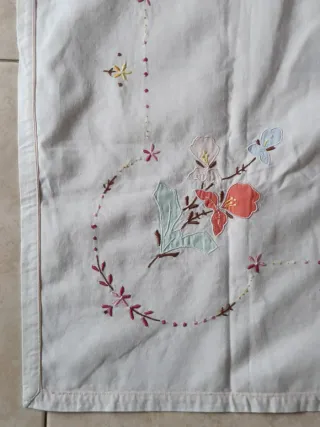 Centrino Vintage Ricamato a Mano