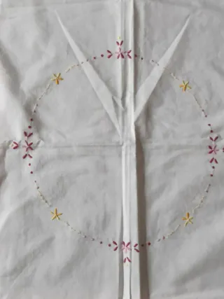 Centrino Vintage Ricamato a Mano