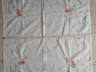 Centrino Vintage Ricamato a Mano