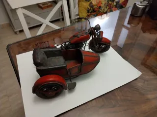 Moto con sidecar decorativa roja metal