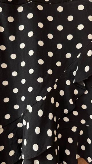 Falda lunares blanca y negra