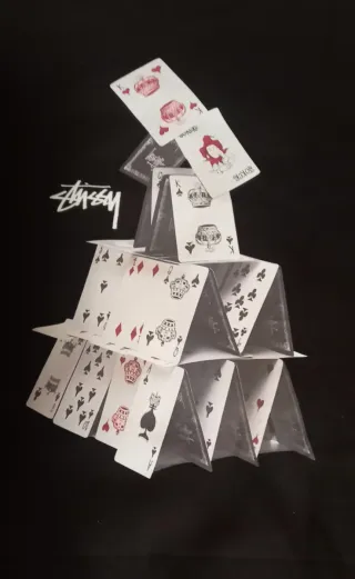 Sudadera Stüssy Negra con Estampado de Cartas