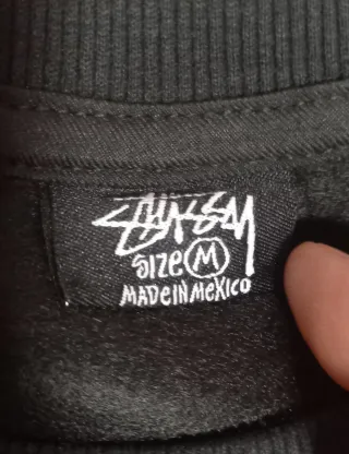 Sudadera Stüssy Negra con Estampado de Cartas
