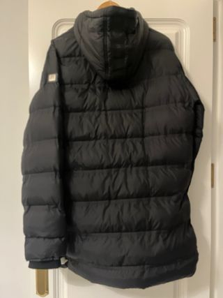 Chaqueta de plumas negra