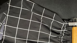 Pantalones cortos de cuadros blancos y negros