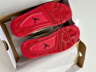Jordan 4 Beige y Rojo