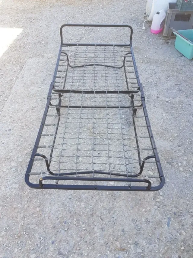 Letto pieghevole in metallo