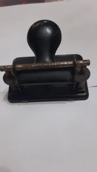 Agujereadora metal antigua. Soenneken. Alemania.