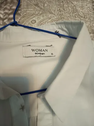 Camisa blanca estampada estrellas