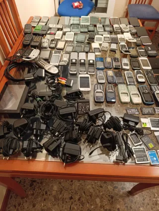 Móviles, cargadores y baterías