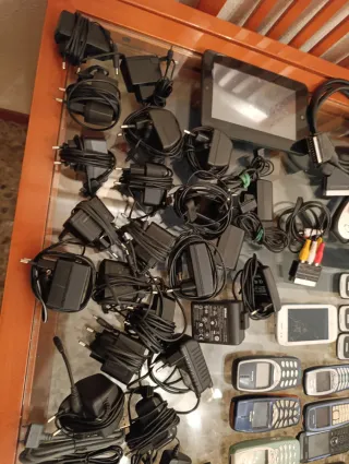 Móviles, cargadores y baterías