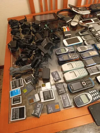 Móviles, cargadores y baterías