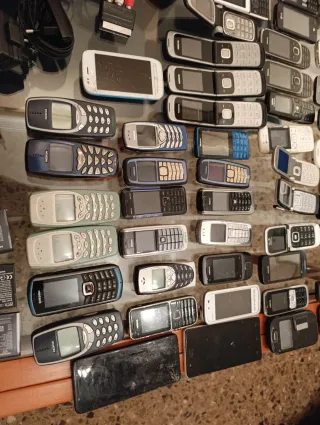 Móviles, cargadores y baterías