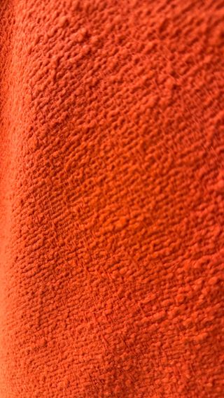 Falda naranja texturizada