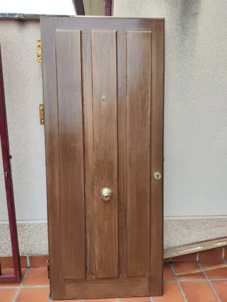 Puerta Iroko Macizo Barnizada