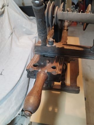 PRECIOSA ANTIGUA RUECA DE MADERA