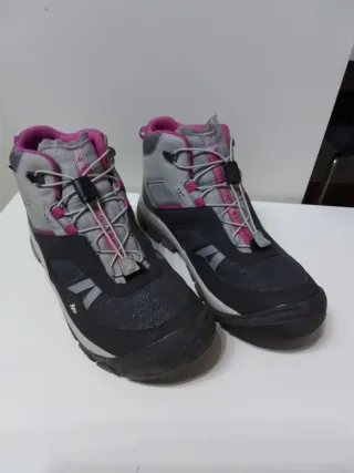 Zapatillas / botines trekking Quechua