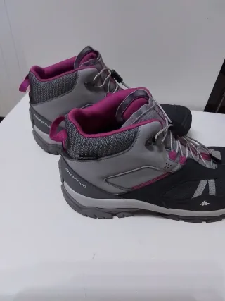 Zapatillas / botines trekking Quechua