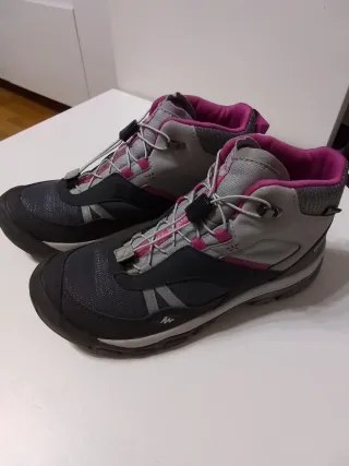 Zapatillas / botines trekking Quechua