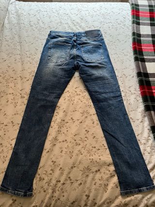 Pantalón vaquero Zara desgastado