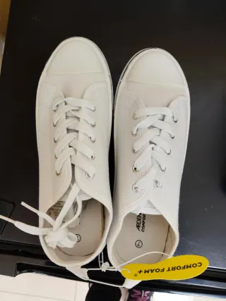 Zapatillas Ardene Blancas Talla 37 sin extrenar.