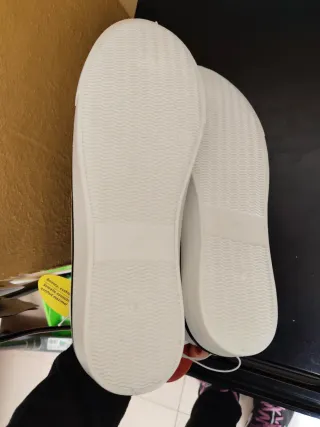 Zapatillas Ardene Blancas Talla 37 sin extrenar.