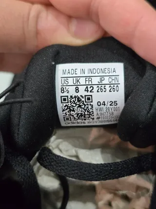 Zapatillas Adidas Negras y Blancas