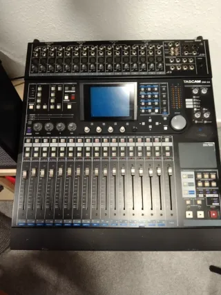 Tascam DM-24 Mesa Mezclas Digital