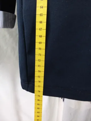 Vestido azul con cuello y puños azul con rayas