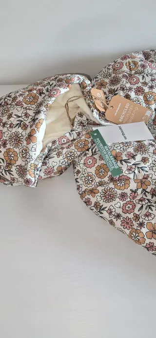 Buzo de bebé con estampado floral