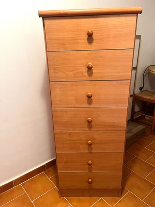 Cómoda de madera con 7 cajones