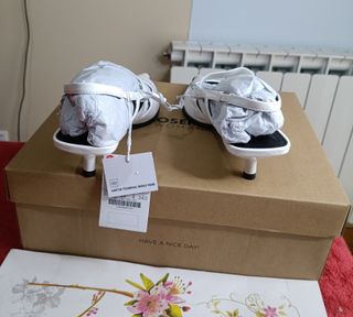 Zapatos tacón blancos brillantes talla 37