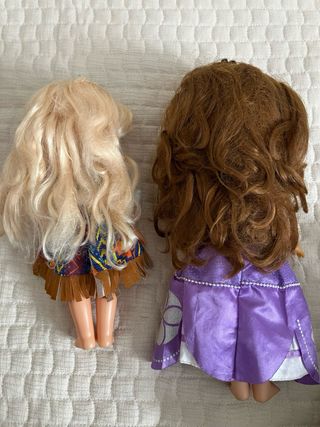 2 Muñecas Disney con Mochila Holográfica