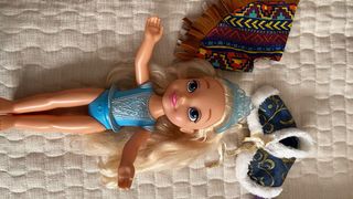 2 Muñecas Disney con Mochila Holográfica