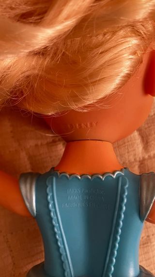 2 Muñecas Disney con Mochila Holográfica