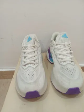 Zapatillas Adidas Blancas y Moradas