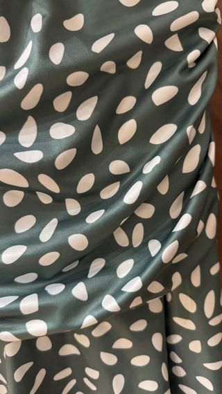 Falda verde con estampado blanco