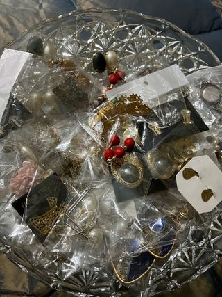 Orecchini vintage con melograni rossi e altri