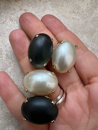 Orecchini vintage con melograni rossi e altri