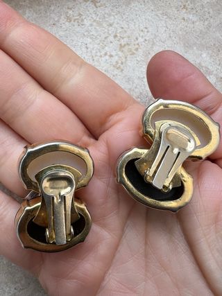 Orecchini vintage con melograni rossi e altri