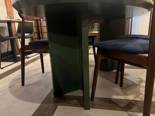 Mesa ovalada verde madera