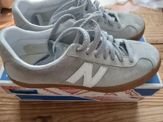 Zapatillas New Balance Grises y Blancas