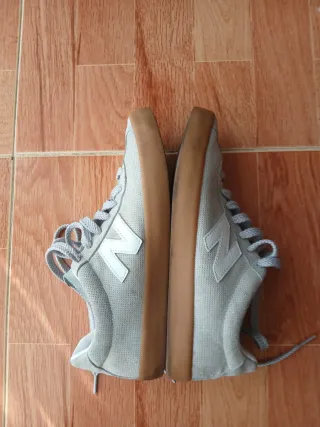 Zapatillas New Balance Grises y Blancas