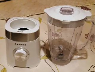 Batidora SAIVOD con jarra y base