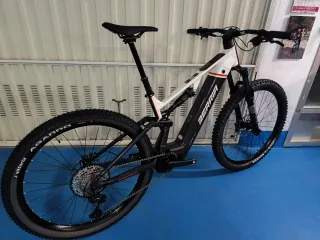 BERRIA STRATOS HPR XT Talla M Eléctrica 38 km !!!!