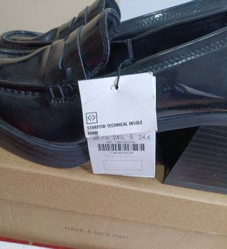 Mocasines negros brillo tacón talla 38