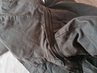 Cazadora marrón con capucha