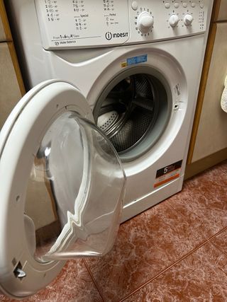 Oferta Lavadora Indesit IWC 61251