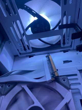 Lian Li o11 Dynamic EVO RGB White y soporte GPU