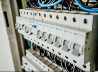 Instalación y resolución de averías eléctricas
